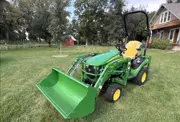 2021 John Deere 1025R Compact Utility Tractor with Loader, photo 1