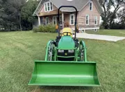 2021 John Deere 1025R Compact Utility Tractor with Loader, photo 2