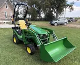 2021 John Deere 1025R Compact Utility Tractor with Loader, photo 3