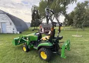 2021 John Deere 1025R Compact Utility Tractor with Loader, photo 6