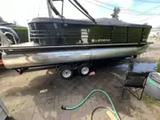 2016 Legacy Black 24' Tritoon, photo 4