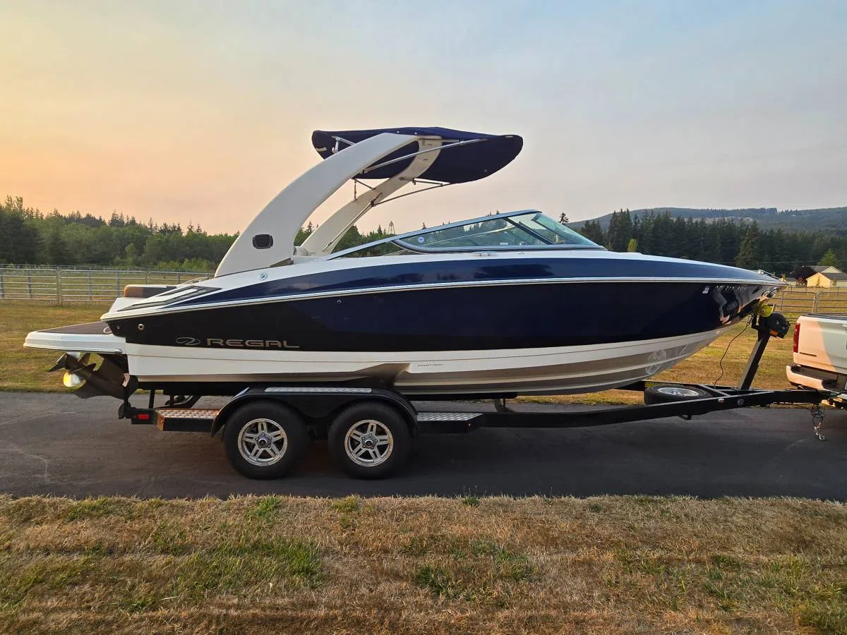 2019 Regal 2300 Bowrider, photo 1