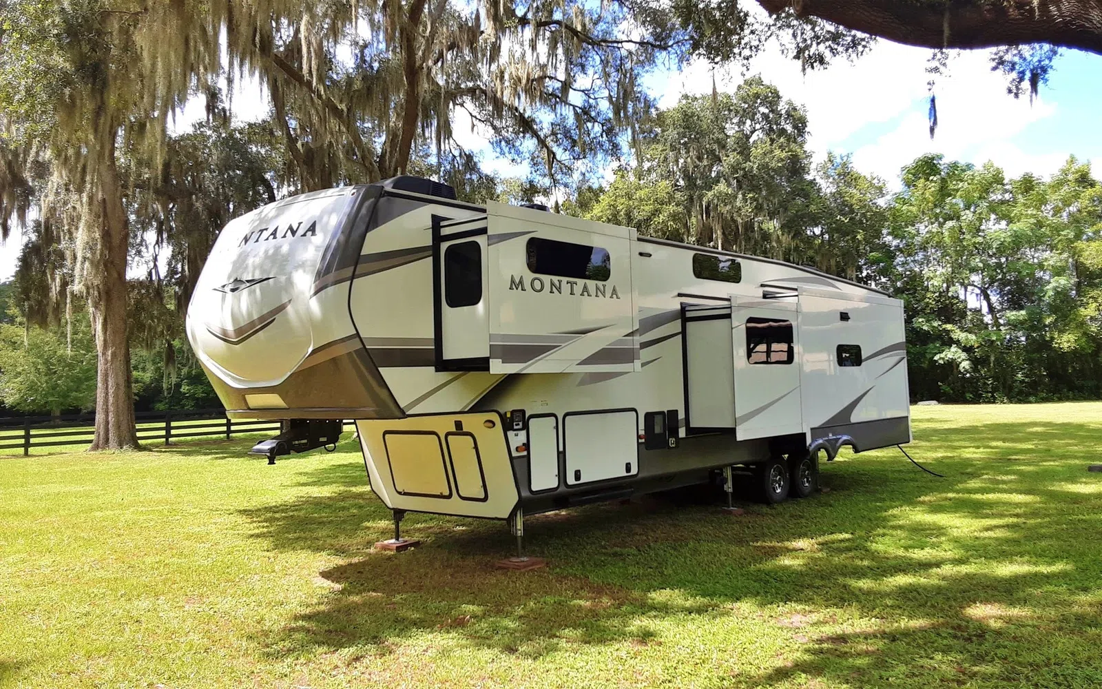 2020 Keystone Montana 3855BR, photo 1