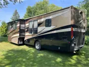 2008 Fleetwood Discovery 40X, photo 2